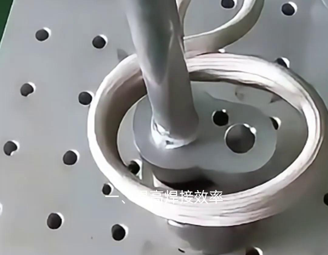 鋁件焊接設備中，手持式高頻焊機是一種適用于鋁管焊接的高效、便捷的焊接工具